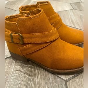 Nina booties - faux suede - size 13